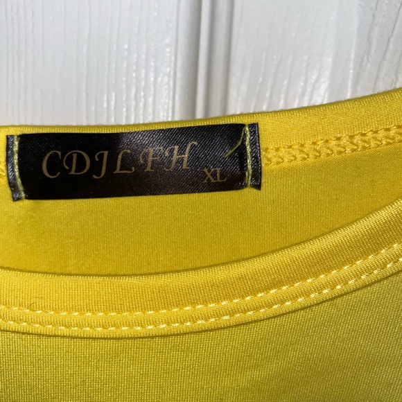 Bts yellow crop top size xl - Picture 3 of 4